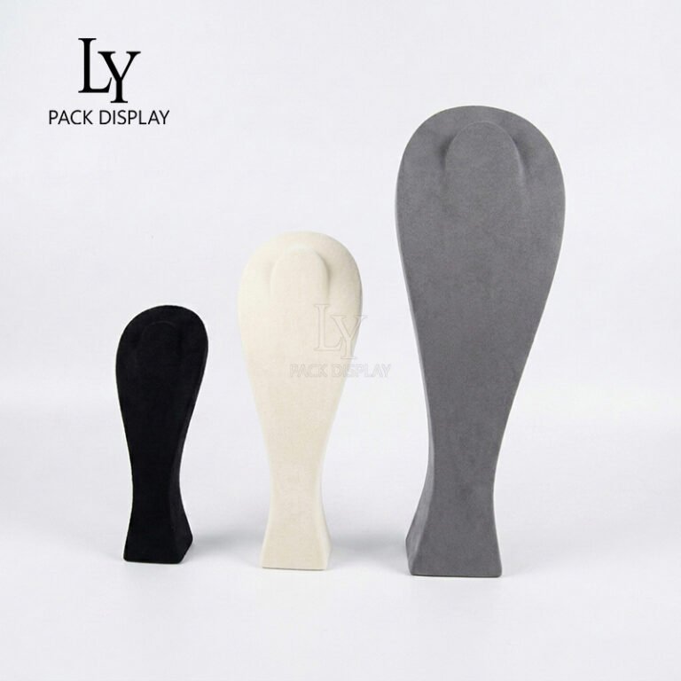 Elegant Minimalist Jewelry Stand for High-End Visual Merchandising 5 77 02 拷贝