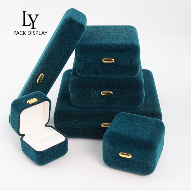 Luxury Velvet Jewelry Box Collection – Custom Multi-Size Boxes with Elegant Metal Details for Premium Jewelry Packaging 7 IMG 2476 拷贝