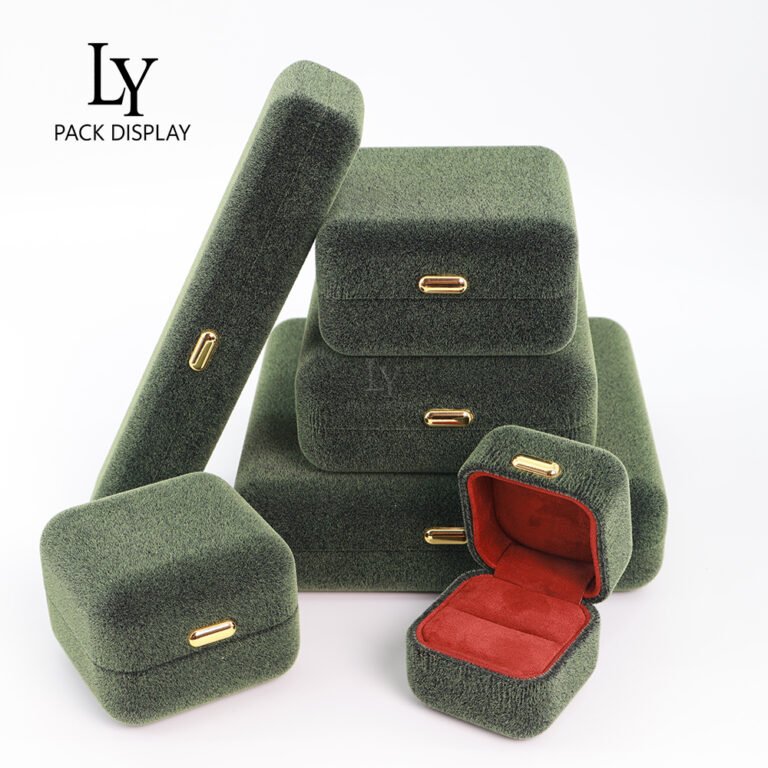 Luxury Velvet Jewelry Box Collection – Custom Multi-Size Boxes with Elegant Metal Details for Premium Jewelry Packaging 5 IMG 2492 拷贝