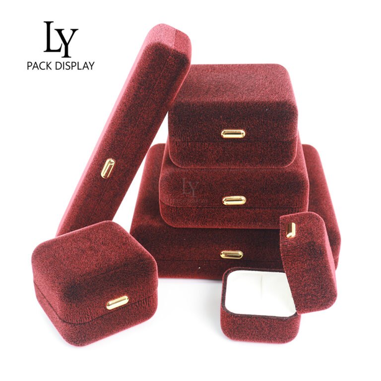 Luxury Velvet Jewelry Box Collection – Custom Multi-Size Boxes with Elegant Metal Details for Premium Jewelry Packaging 4 IMG 2501 拷贝